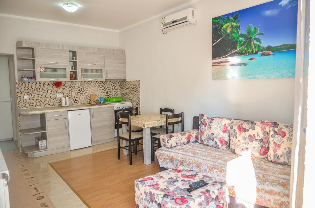 Apartments Paradise Улцинь Екстер'єр фото