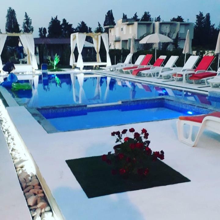 Apartments Paradise Улцинь Екстер'єр фото